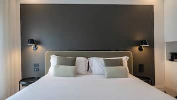 Superior-Zimmer, Balkon, Stadtblick | Minibar, schallisolierte Zimmer, kostenloses WLAN