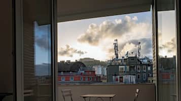 Deluxe Room, Balcony, City View | Terrace/patio