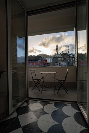 ห้องดีลักซ์, ระเบียง, วิวเมือง | ลานระเบียง/นอกชาน