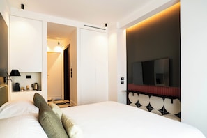 Rom – superior, balkong, byutsikt | Minibar, lydisolert og wi-fi (inkludert)