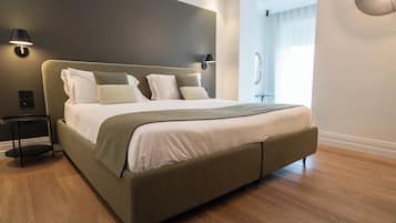 Habitación Deluxe, balcón, vistas a la ciudad | Minibar, sistema de insonorización, wifi gratis