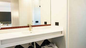 Superior-Zimmer, Stadtblick | Badezimmer | Dusche, Haartrockner, Hausschuhe, Bidet