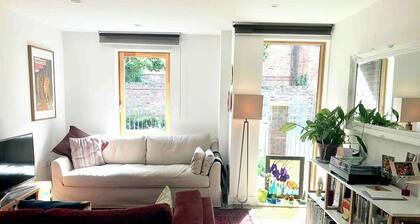 Large 2-bed 2-bath ground-floor flat in Hoxton, large patio, great transpt links