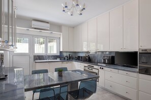 Superior House, Mountain View | Private kitchen