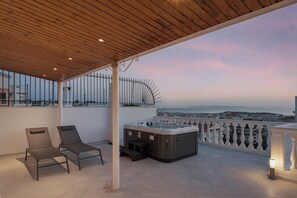 Casa superior, vista para a montanha | Terraço/pátio