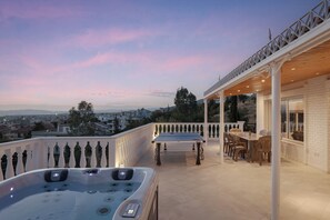 Casa superior, vista para a montanha | 5 quartos, roupas de cama de algodão egípcio, roupas de cama premium