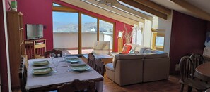 Comfort Apartment, 2 Bedrooms, Terrace, Mountain View | Dining room - Caserita Apart (La Paz)