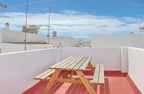 Unclassified image, 4 of 19, button