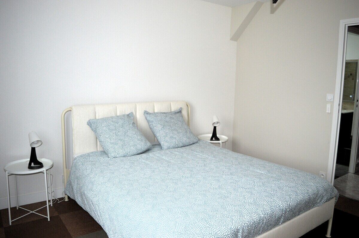 5 chambres, fer et planche à repasser, lit parapluie, Wi-Fi