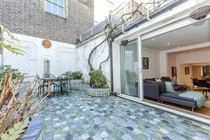Outdoor dining - Stunning 3BR Home in Knightsbridge near Harrods (London)