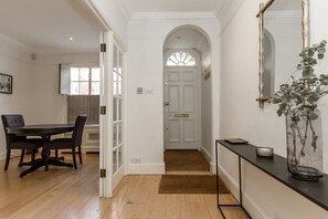 Dining - Stunning 3BR Home in Knightsbridge near Harrods (London)