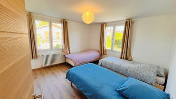 2 bedrooms, iron/ironing board, free WiFi, bed sheets