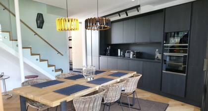Enjoy pure relaxation in our luxurious lake-side holiday home