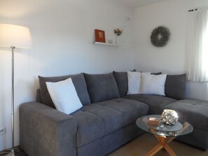 Living area - Apartment on the Mountain Slope With Balcony (Berchtesgaden)