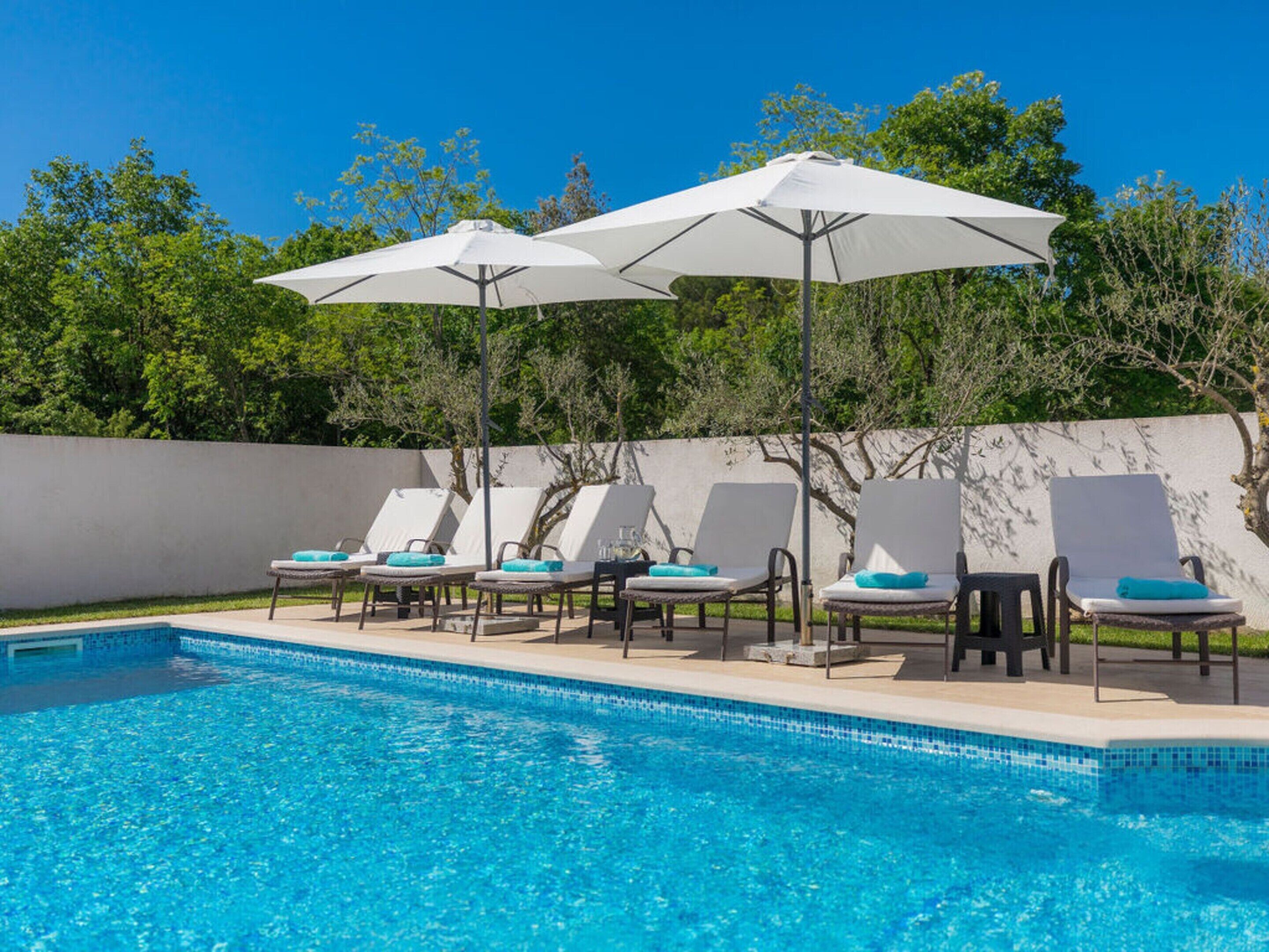 حمّام سباحة خارجي