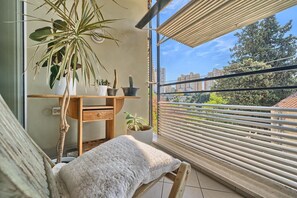 Interior - 10 minute walk to beautiful Žnjan beaches! Old town of Split 3 buss statins away (Split)