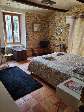3 bedrooms, iron/ironing board, free WiFi - 3 Bedroom Agritourism property in Gailhan (Gailhan)