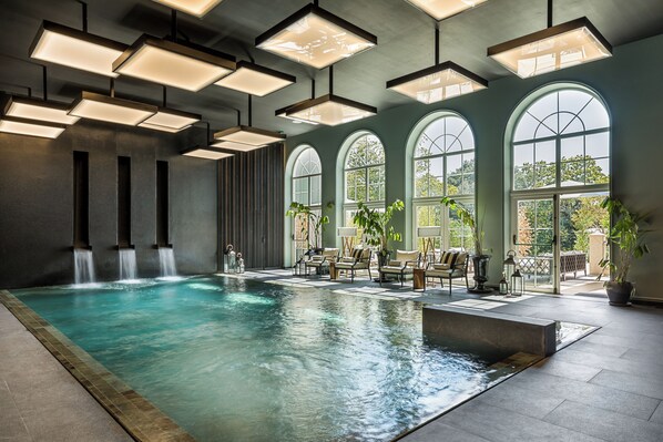 Een sauna, lichaamsbehandelingen, modderbaden, body wraps, body scrubs