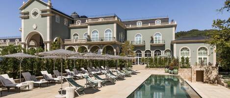 Kolam renang terbuka bermusim