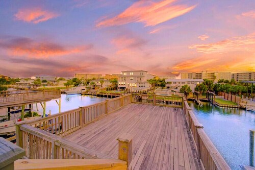 Waterfront Home w/ Pool, Boat Slip & Private Beach Access – Holiday Isle