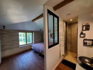 4 habitaciones, escritorio, wifi gratis y acceso para silla de ruedas 
