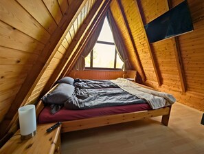 3 bedrooms, iron/ironing board, travel cot, free WiFi