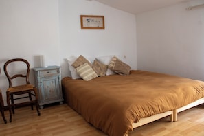 2 bedrooms, travel crib, free WiFi, bed sheets - Maison de La Porte des Loups au Pied du Ventoux à Ste Colombe (Bédoin)
