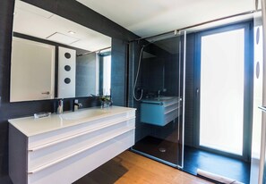 Shower, towels