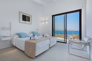 4 bedrooms, iron/ironing board, internet, bed sheets