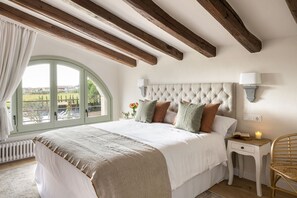 5 habitaciones, tabla de planchar con plancha, internet y ropa de cama 