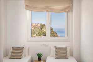 4 bedrooms, iron/ironing board, free WiFi, bed sheets - Casa Ciudamar - Lovely house with views to islands (Begur)