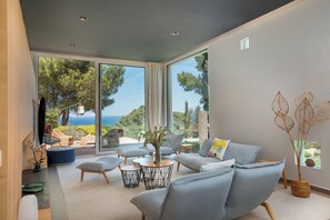 Living area - Villa Verde - Modern 5 bedroom villa in Begur (Begur)