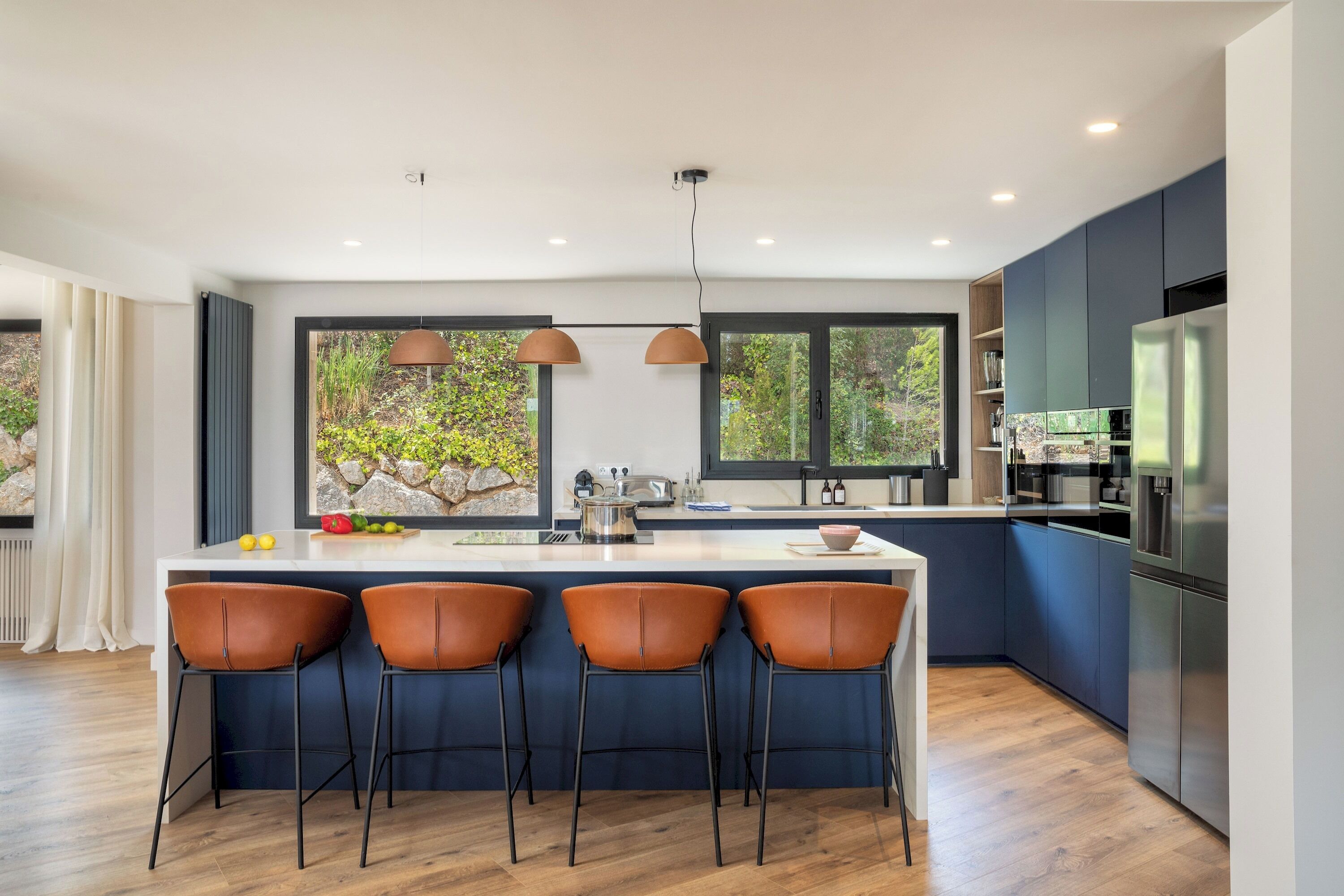 Microondas, placa de cocina y lavavajillas