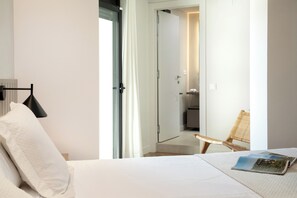 6 bedrooms, iron/ironing board, Internet, bed sheets