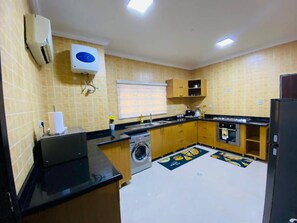 Apartment | Eigene Küche | Kühlschrank, Mikrowelle, Ofen, Herdplatte