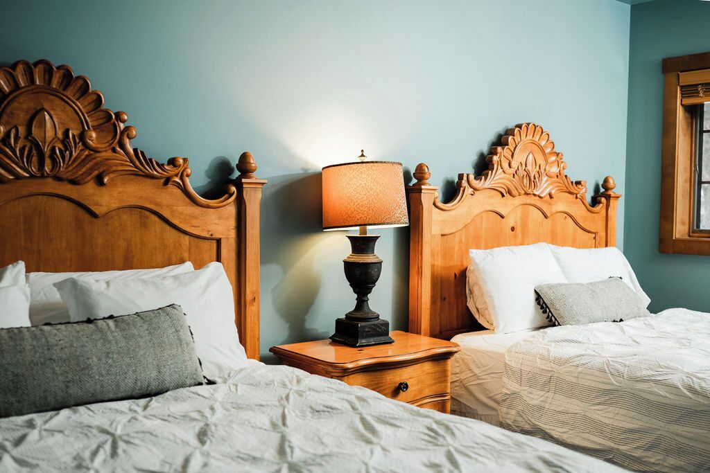 2 bedrooms, desk, iron/ironing board, travel crib