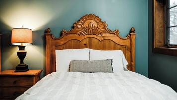 2 bedrooms, desk, iron/ironing board, travel crib