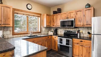 KĂŒhlschrank, Mikrowelle, Ofen, Herdplatte