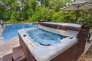 Pool - *Pool *Hot tub *Fire pit *Fence *Game room *Private (Brunswick)