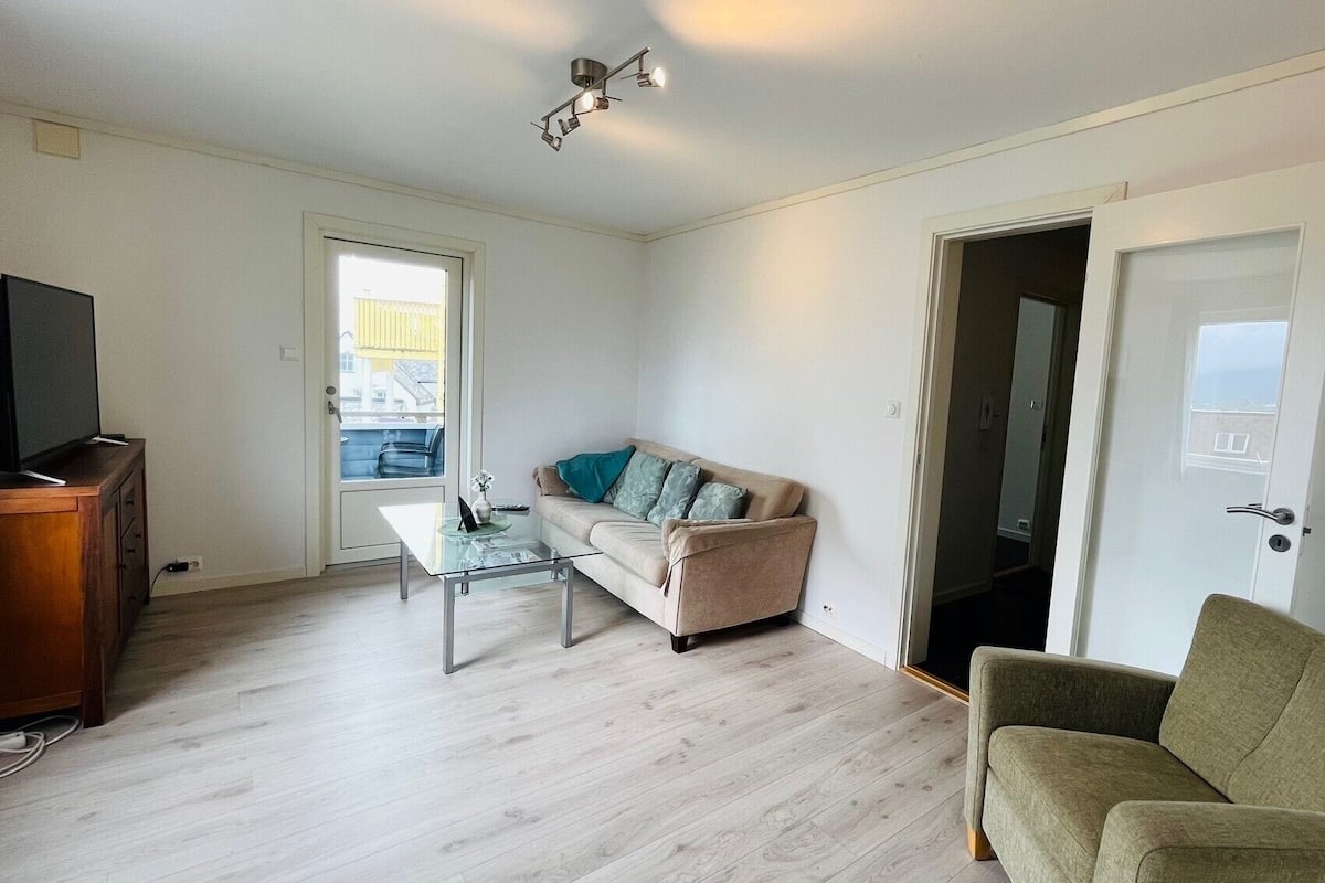 Standard Apartment, 2 Bedrooms, Partial Ocean View | 3 bedrooms, free WiFi, bed sheets