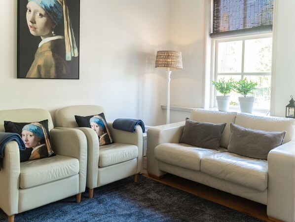 House | Living room - Modern Comforts of This Home in Paesens (Paesens)