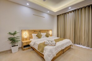 Apartamento superluxo | Cofres nos quartos, escrivaninha, cortinas blackout
