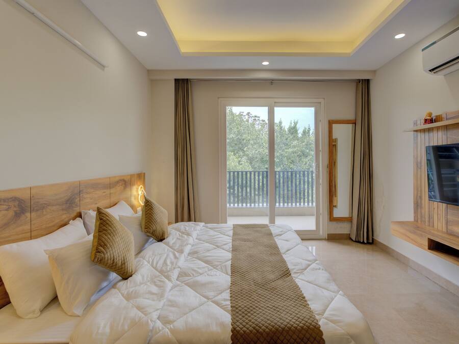 Caja de seguridad en la habitación, escritorio y cortinas blackout