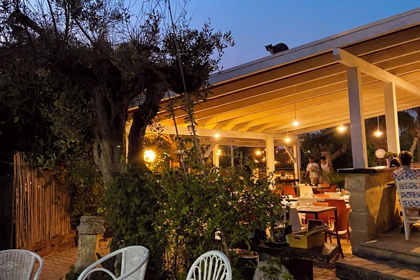 Se sirven cenas y cocina italiana (con vistas al jardín)