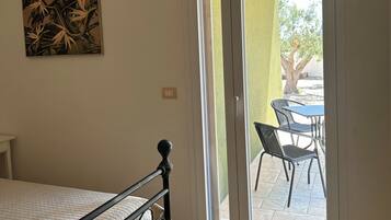 Camera quadrupla, vista giardino | Biancheria da letto ipoallergenica, materassi in memory foam