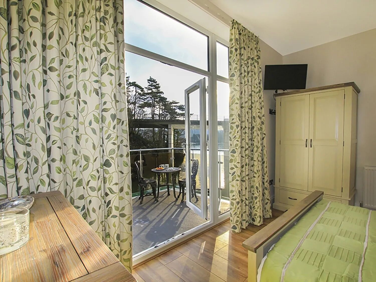 4 bedrooms, iron/ironing board, travel cot, WiFi