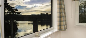 Waterside - Luxury Menai Bridge Holiday Cottage - Walk to restaurants and bars