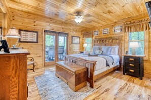 3 bedrooms, iron/ironing board, travel crib, WiFi