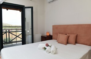 3 bedrooms, iron/ironing board, WiFi, bed sheets - Family Cozy Villa
Discover easily nearby lovely Nafplio, Argos &hystoric Mycenae (Monastiraki)