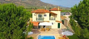 Family Cozy Villa
Discover easily nearby lovely Nafplio, Argos &hystoric Mycenae